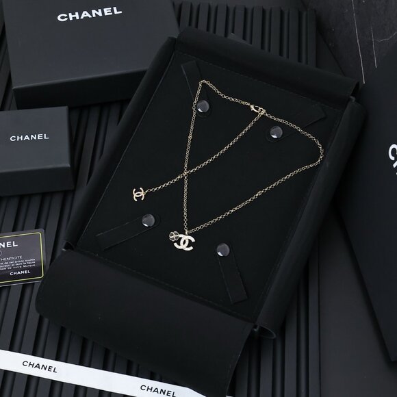 Chanel necklace✅Authentic - Picture 3 of 6
